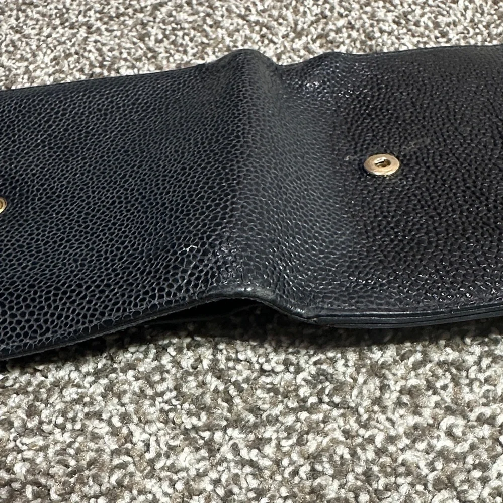 CHANEL AUTHENTIC Black Caviar Leather Card Holder with Embossed CC - Picture 10 of 16
